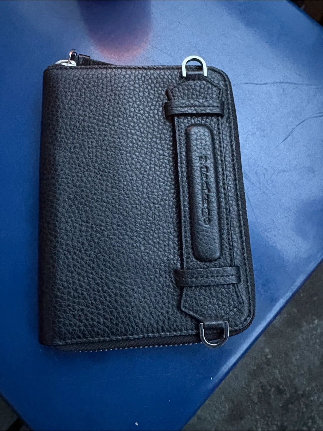 Keep All black travel wallet