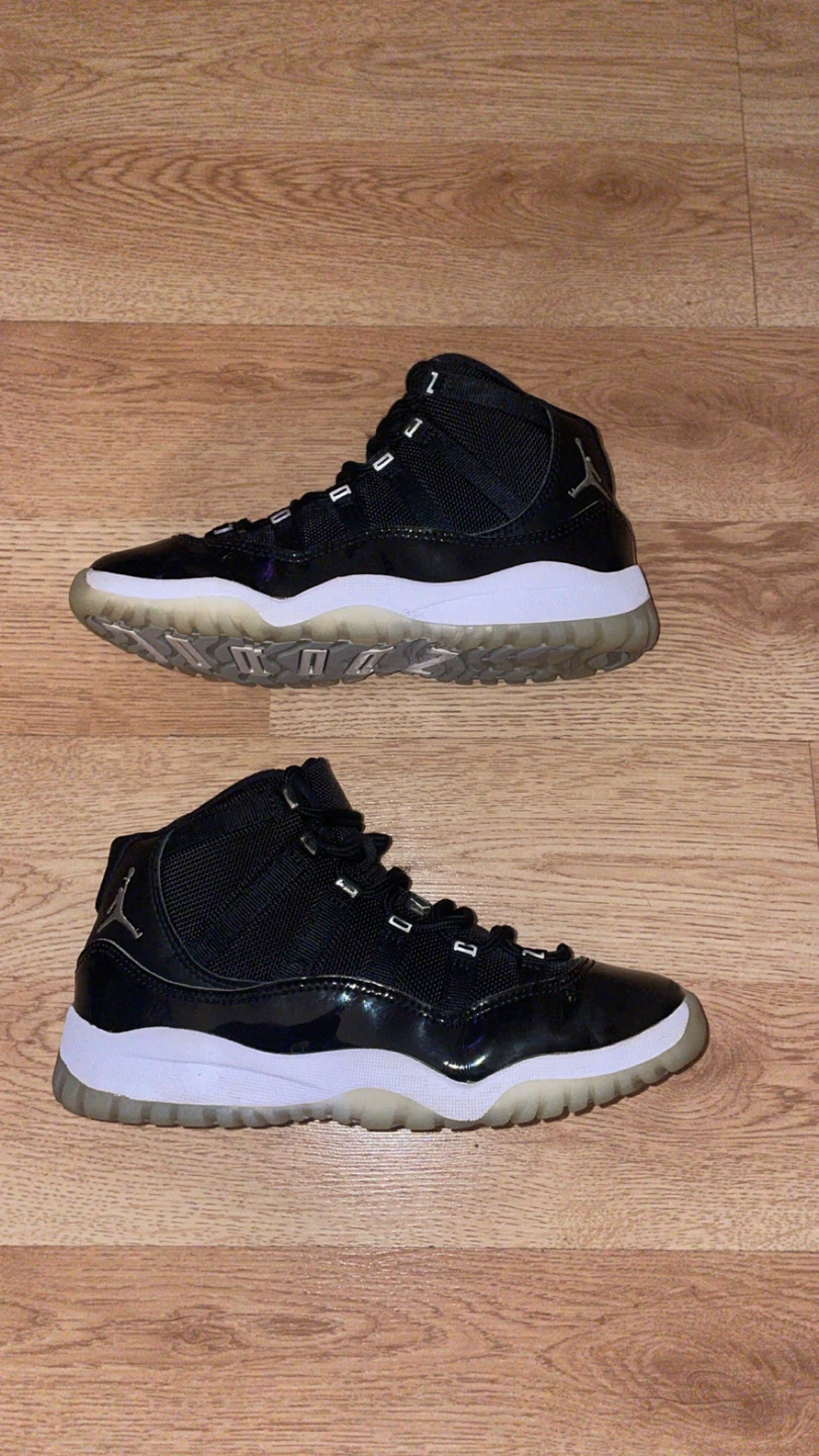 Size 3y Jordan 11 15$