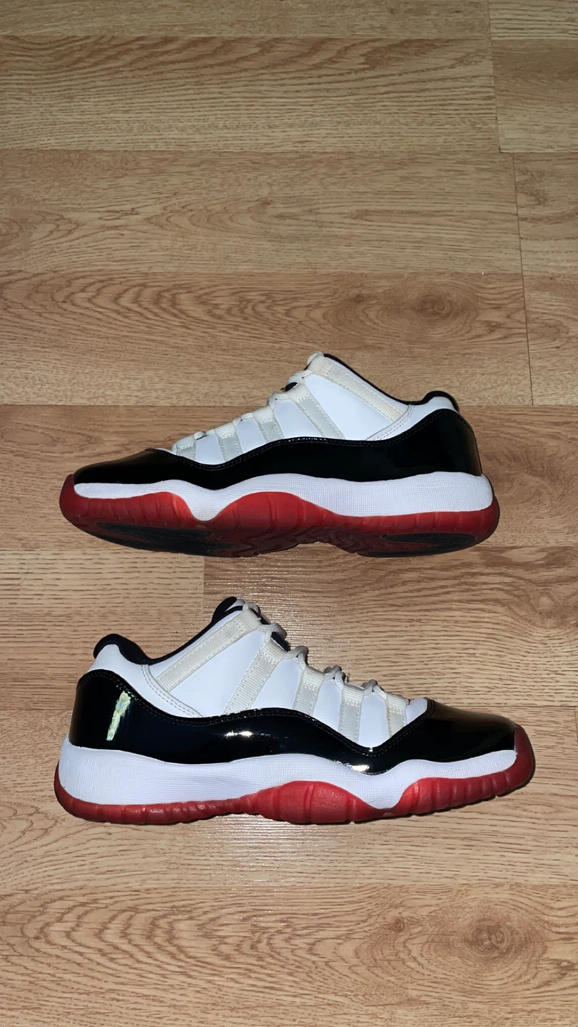 Size 6y Jordan 11 low 15$