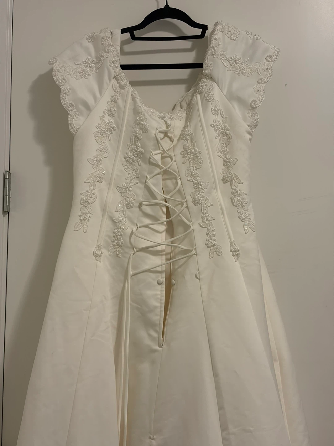 Elegant Ivory A-Line Wedding Dress with Lace & Beading (Size 16) - photo 4