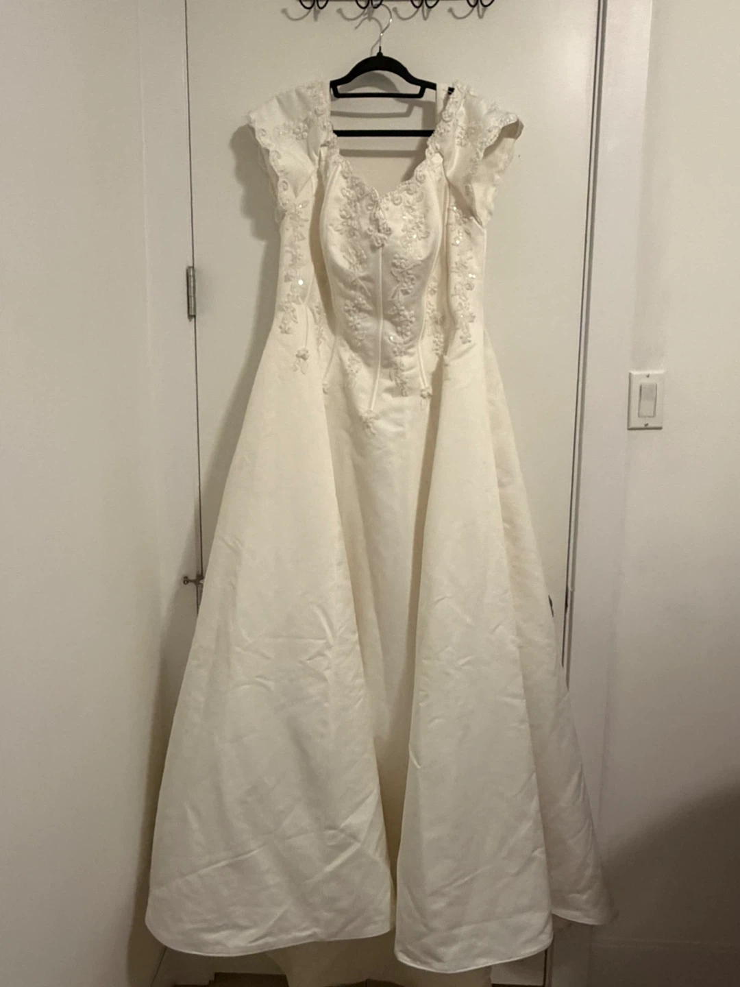Elegant Ivory A-Line Wedding Dress with Lace & Beading (Size 16) - photo 3