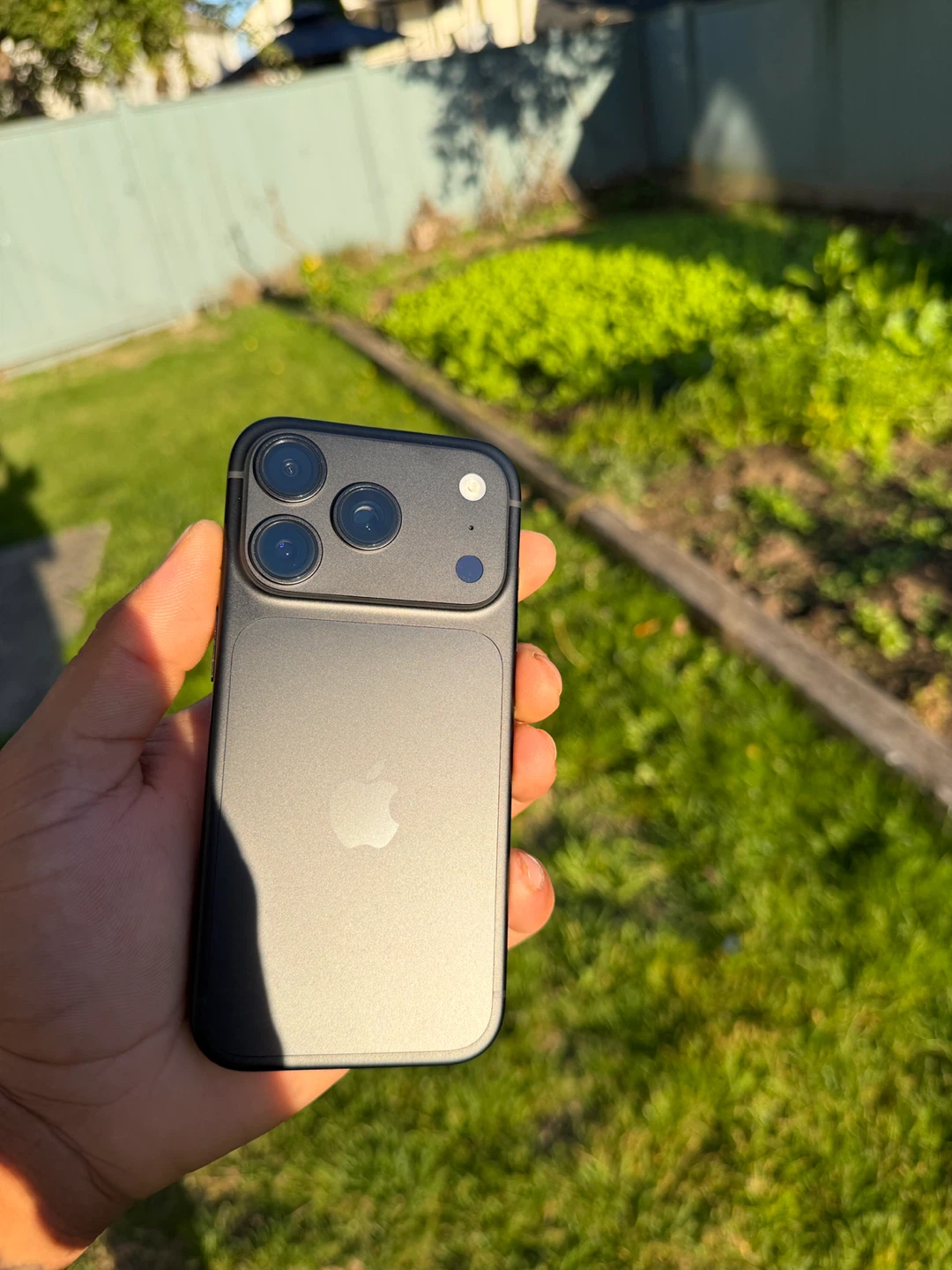 Apple iPhone 18 Pro - photo 2