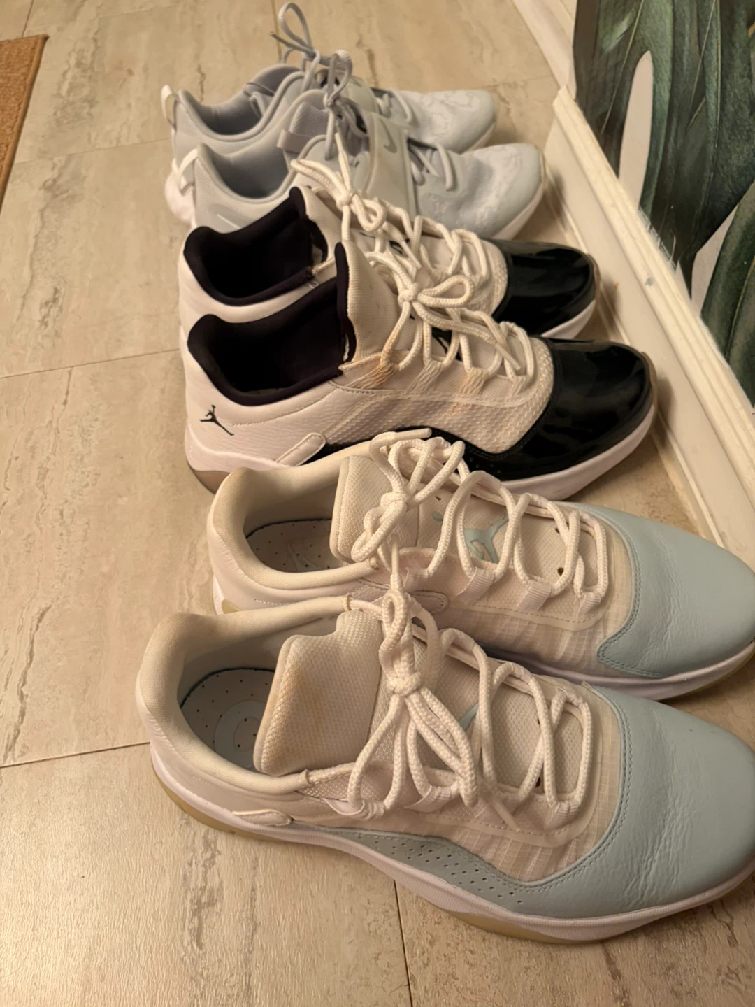 Women’s Nike shoes. Size 10. EUC