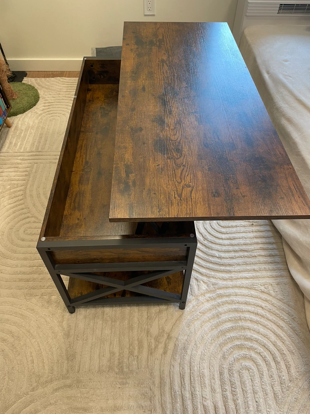 Like new Lift-Top Coffee Table - photo 2