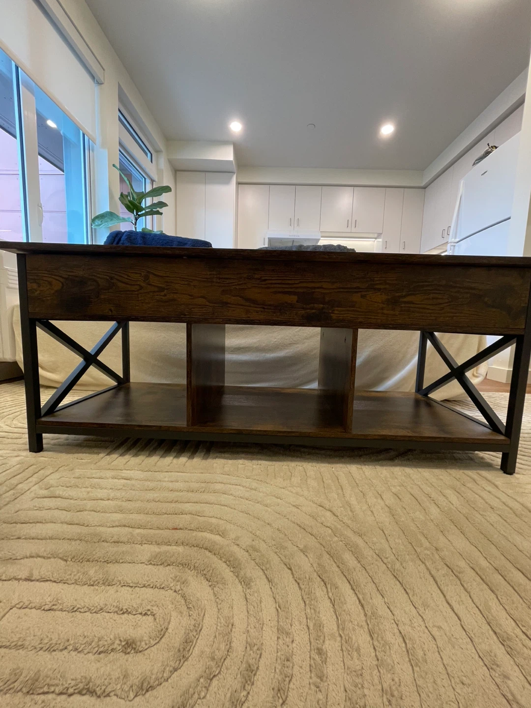Like new Lift-Top Coffee Table