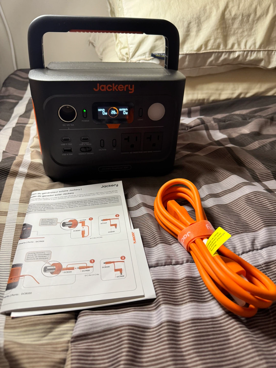 BRAND NEW ! Jackery Explorer 300 Portable Power Station - photo 3
