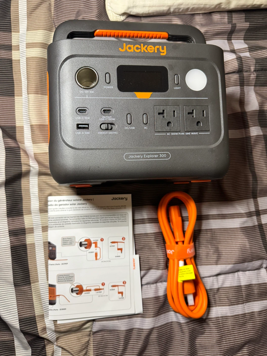 BRAND NEW ! Jackery Explorer 300 Portable Power Station - photo 4