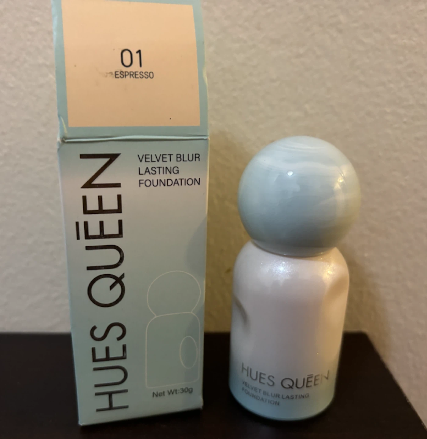 NEW-Hues Queen Velvet Blur Lasting Foundation 01 Espresso