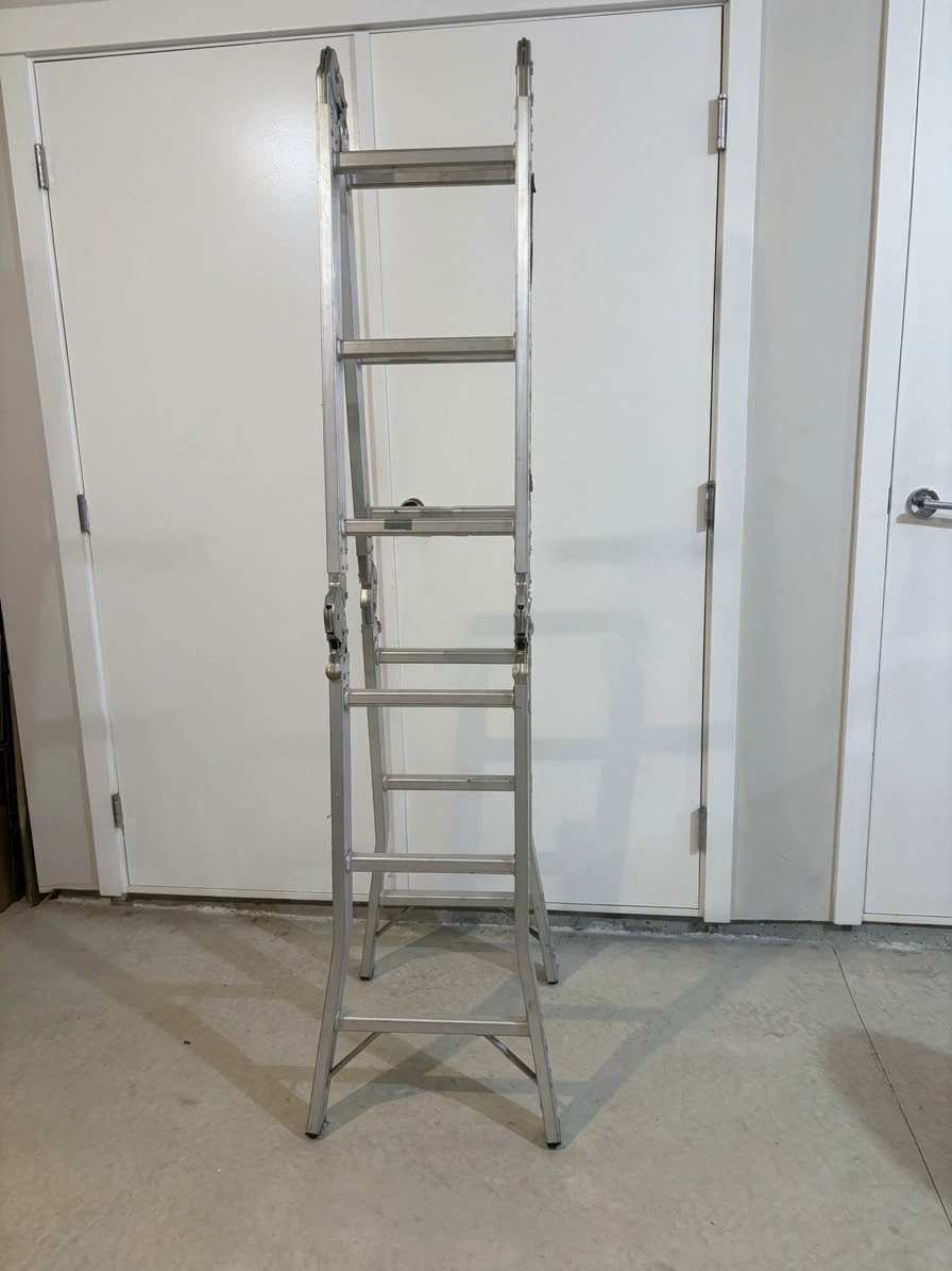 Lite Articulating Multi-Position Folding Ladder