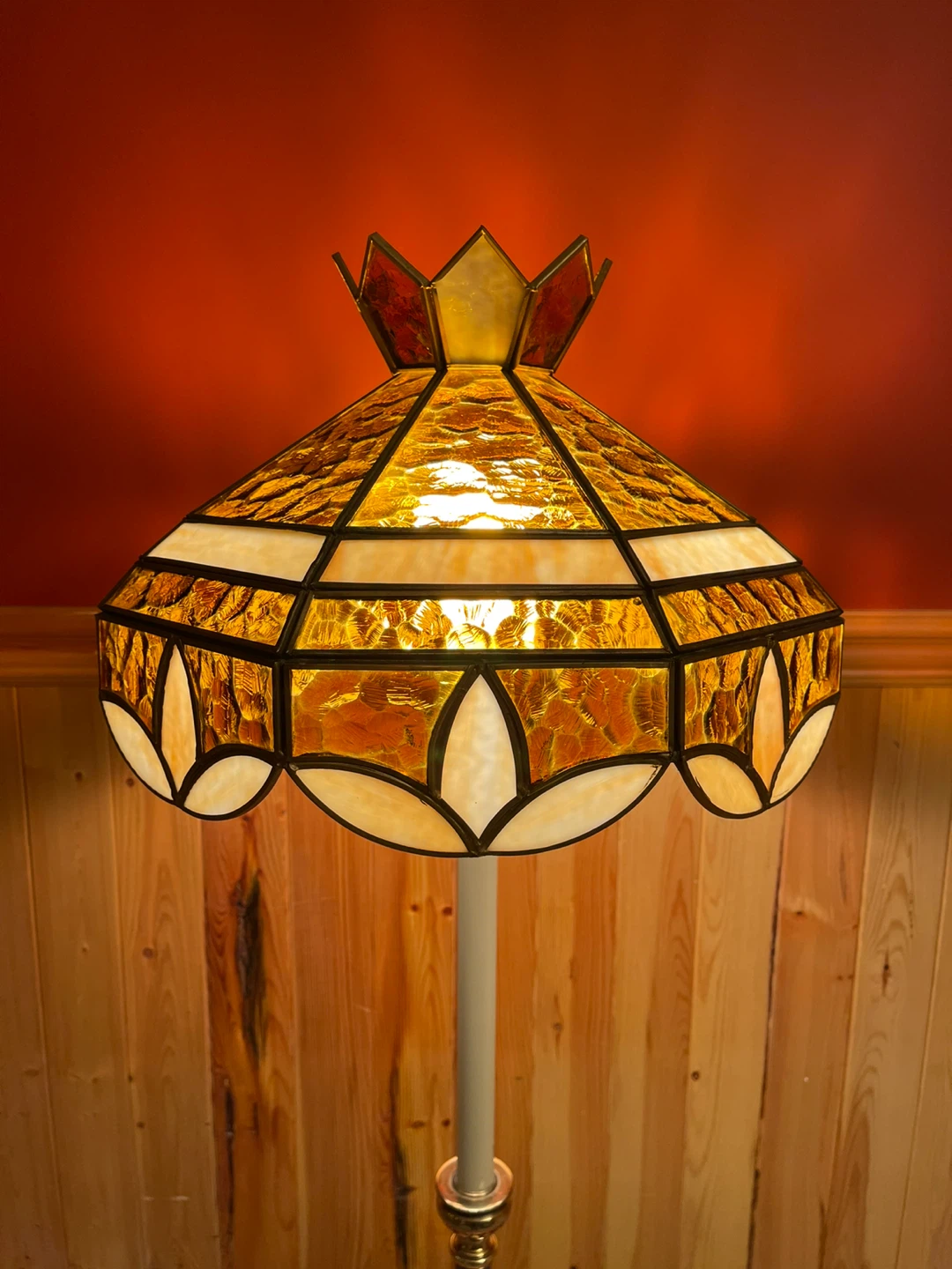 A gorgeous vintage Tiffany Style stained glass floor lamp - photo 2