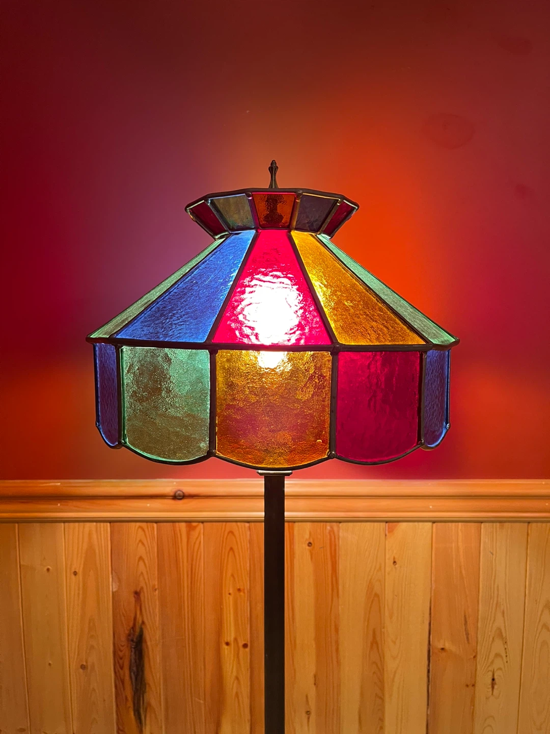 A beautiful vintage Tiffany Style stained glass floor lamp - photo 2