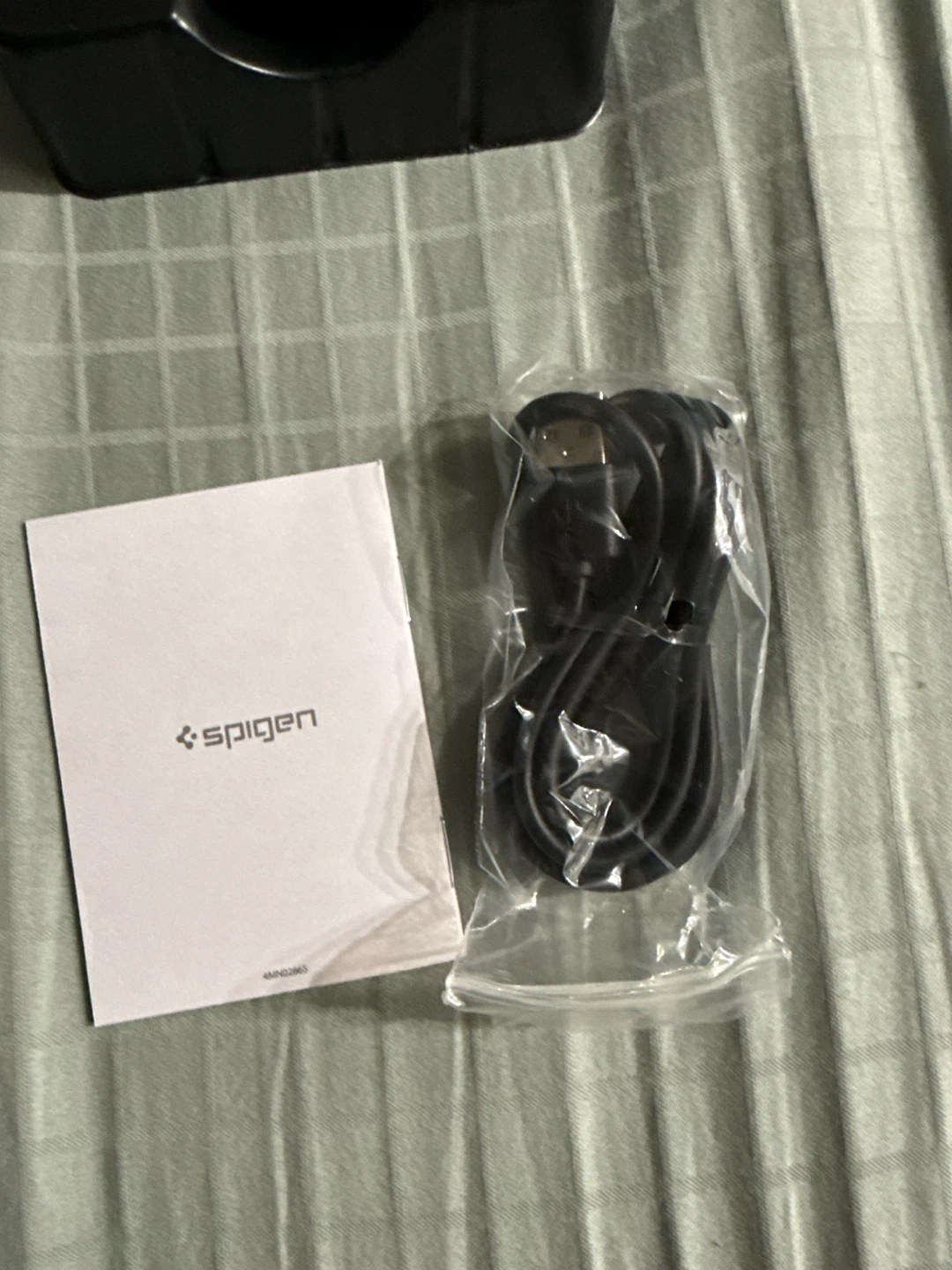 Spigen Essential Fast Wireless Charger - photo 3