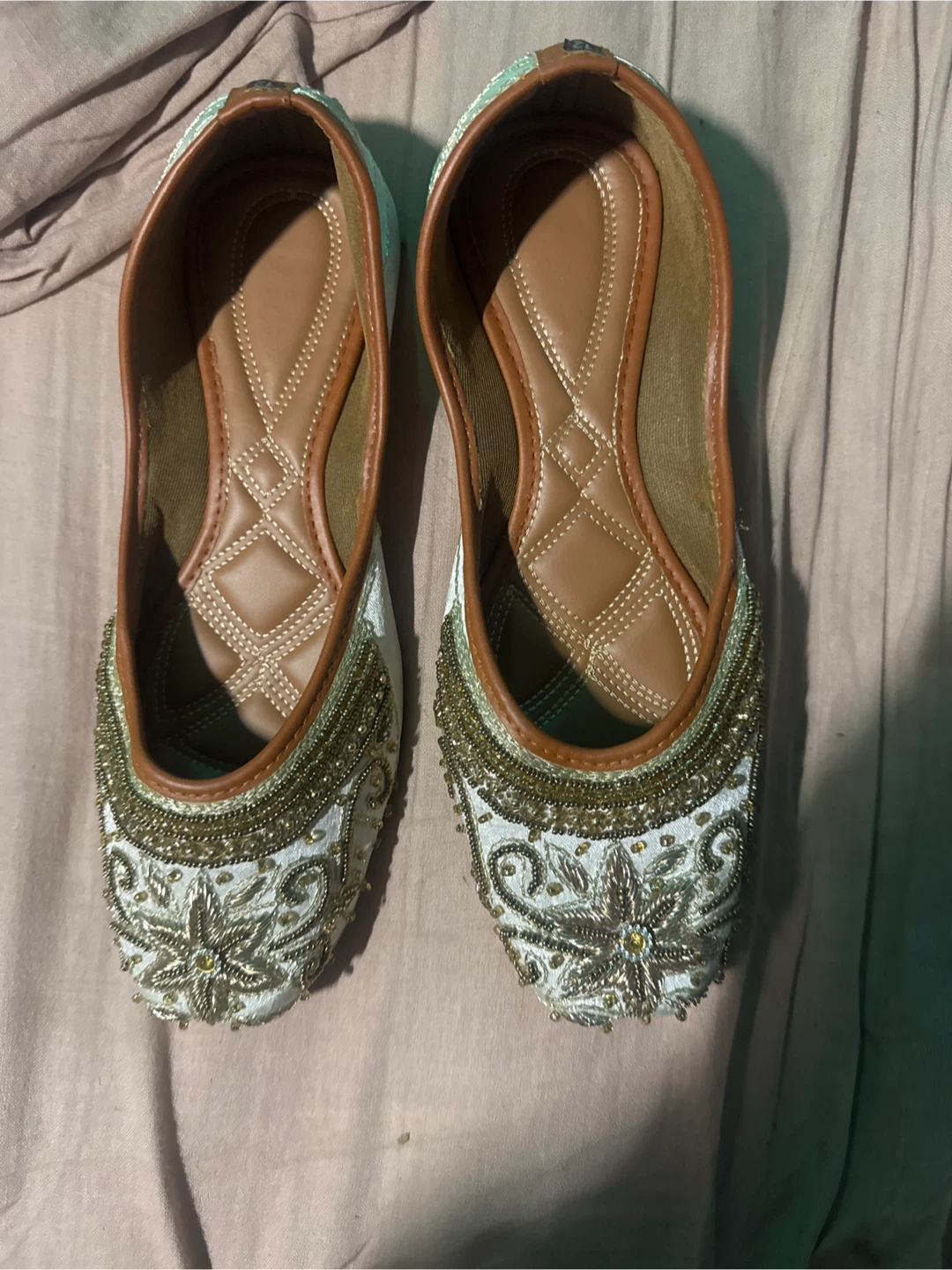 Women's Embroidered Juttis, White and Gold, Size 12