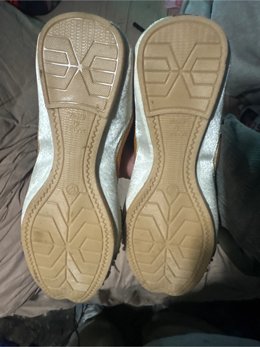 Women's Embroidered Juttis, White and Gold, Size 12 - photo 3