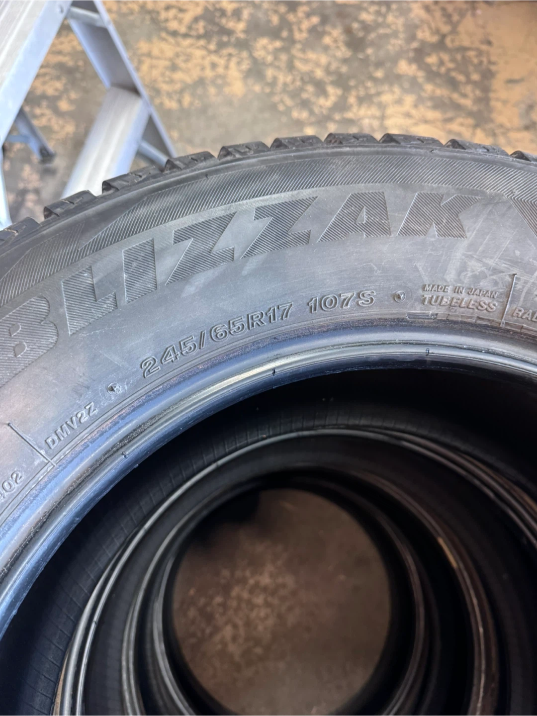 Bridgestone Blizzak winter 245/65/17 - photo 3