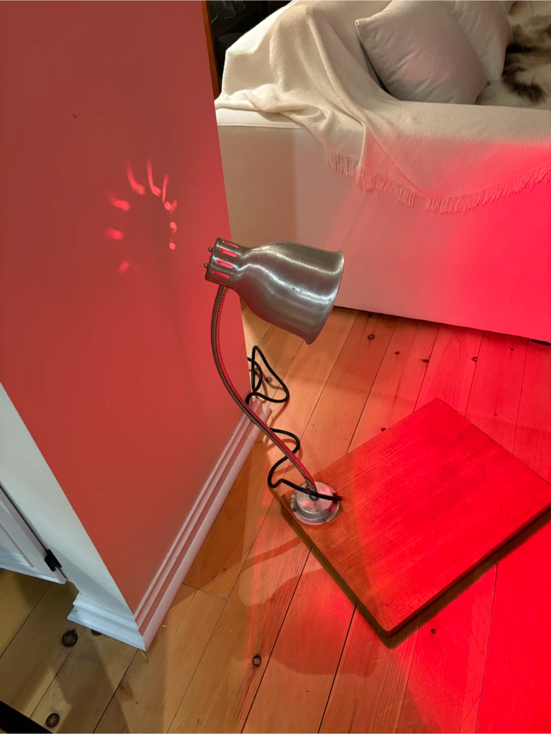 Vintage commercial Heat Lamp with Wooden Base - photo 3
