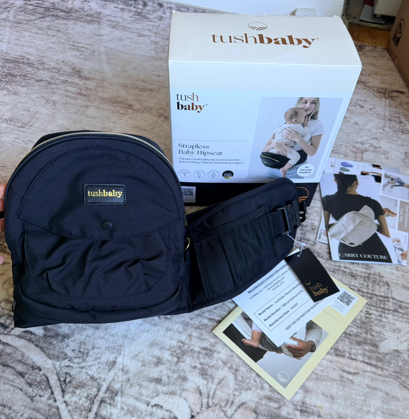 Tushbaby Strapless Baby Hipseat - Black & Gold