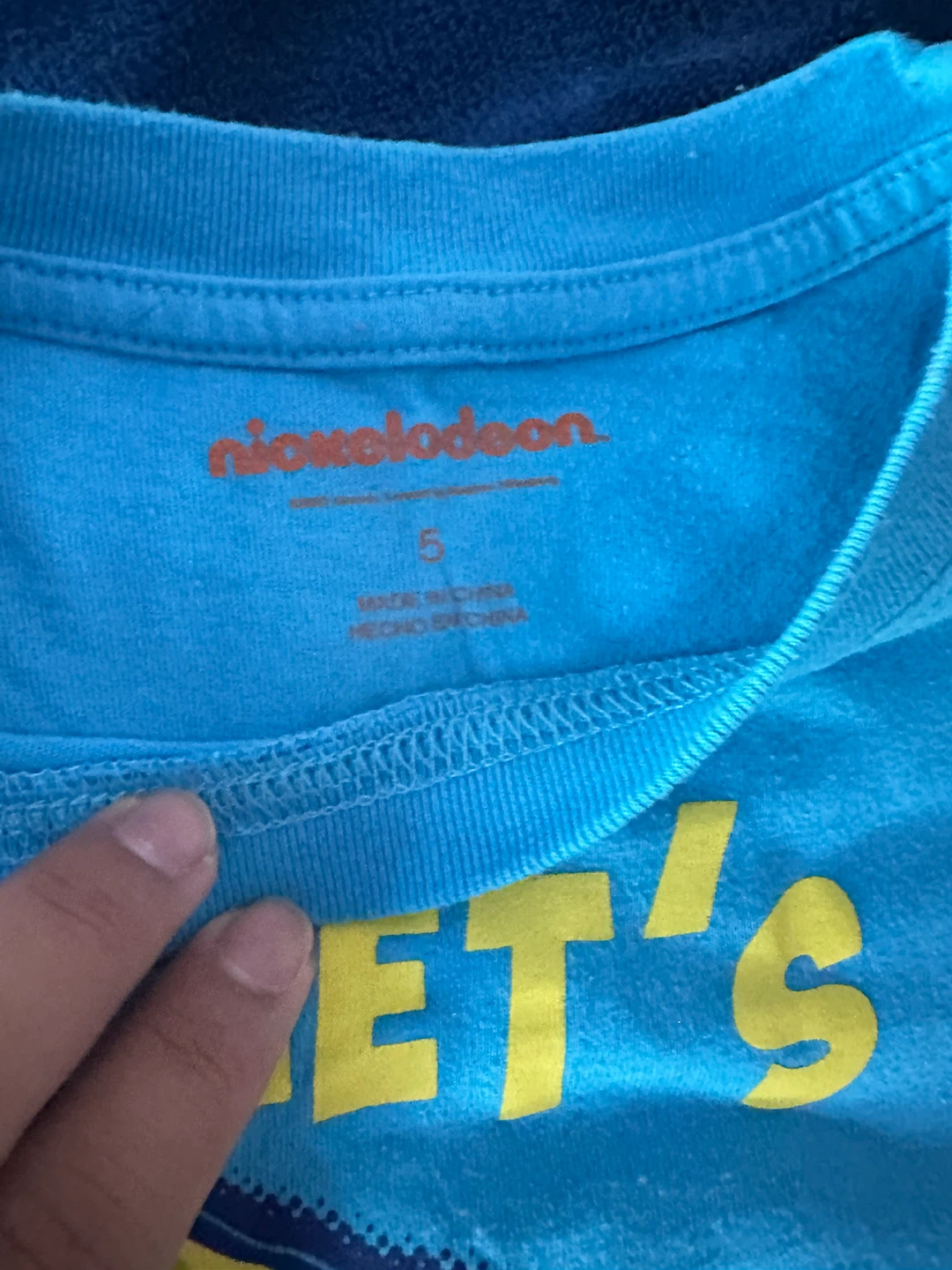 Lot of 2 Kids T-Shirts Size 5 and 7 - photo 2