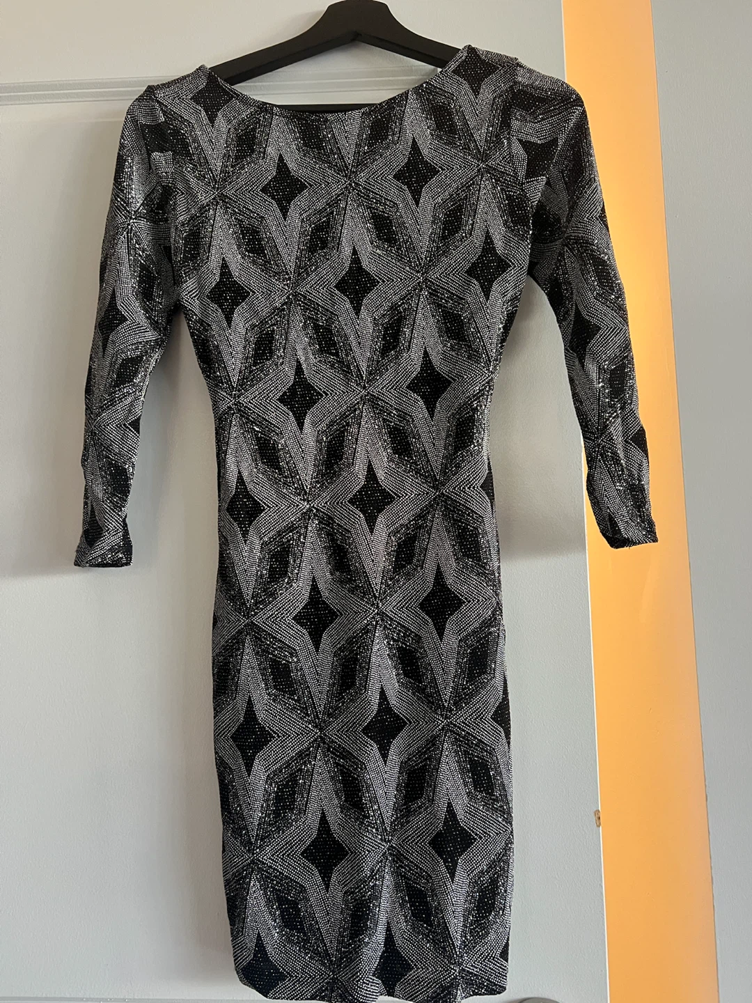 Black and silver patterned long-sleeve dress - photo 3