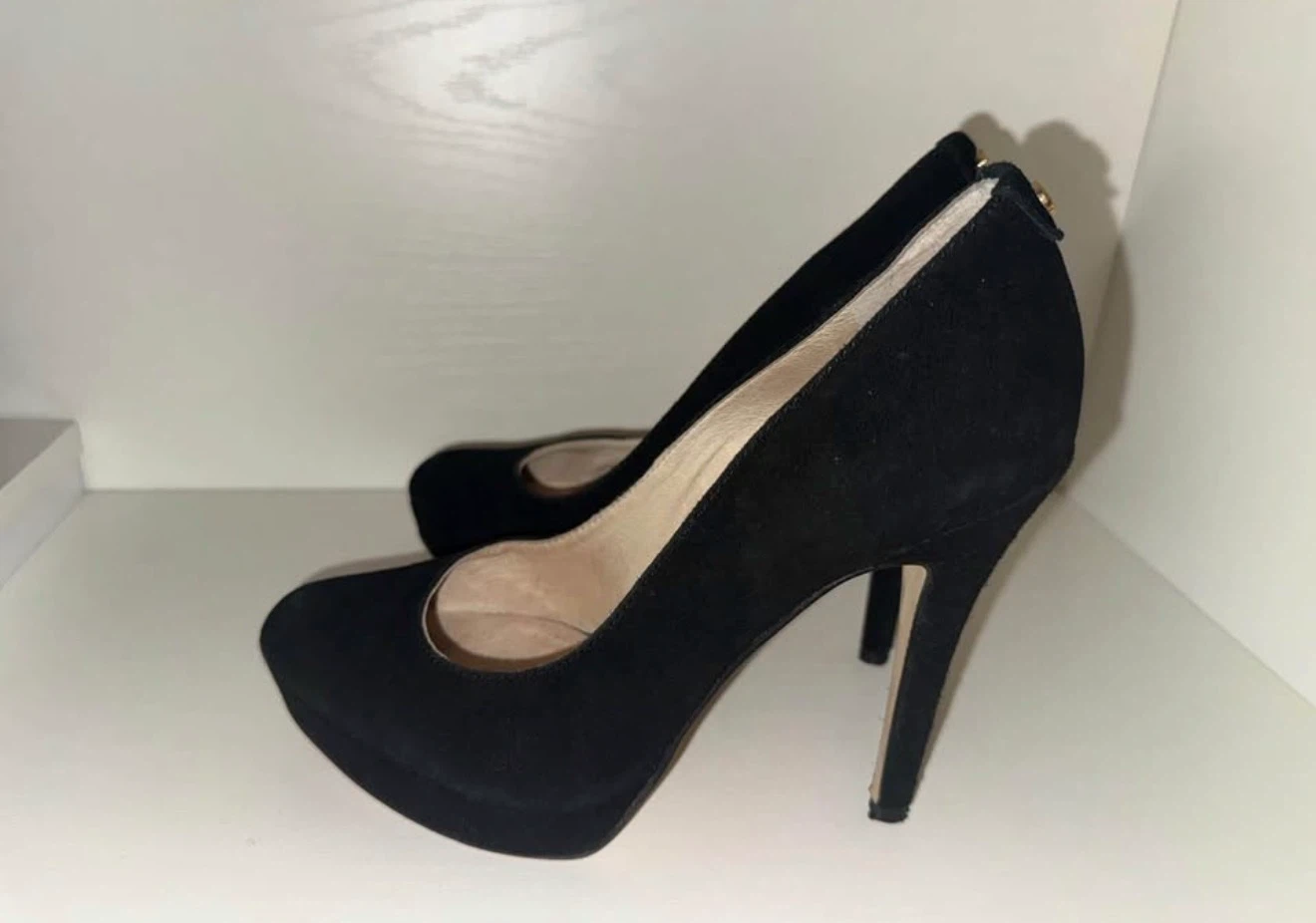 Michael Kors Black Suede Pumps Size 7 - photo 3