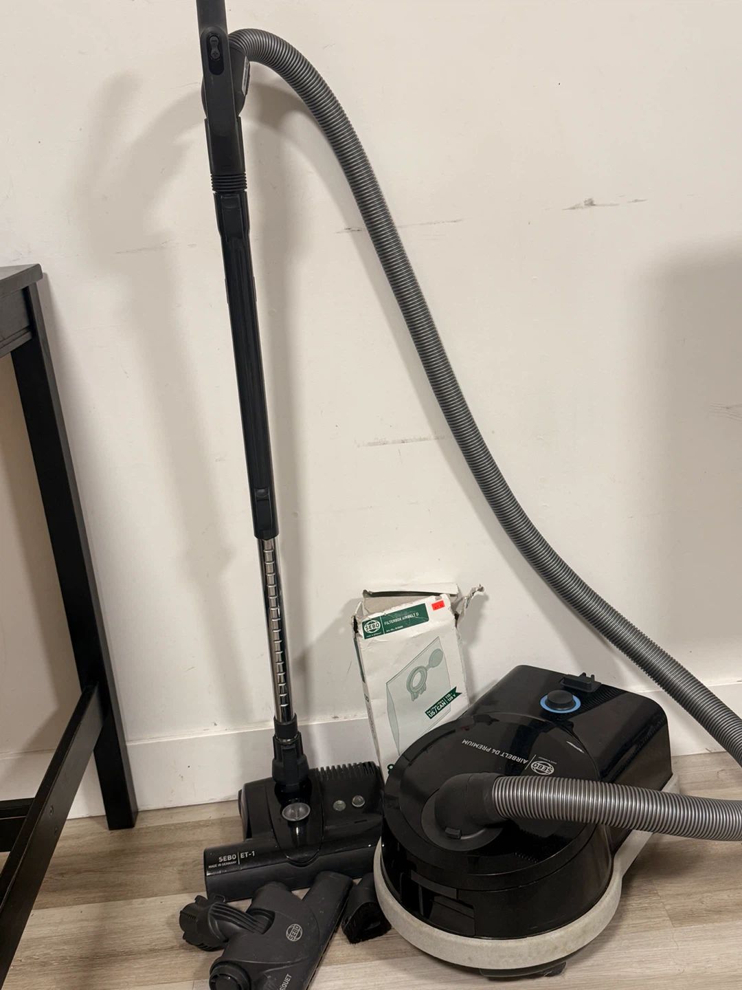SEBO Airbelt D4 Premium Canister Vacuum - photo 2