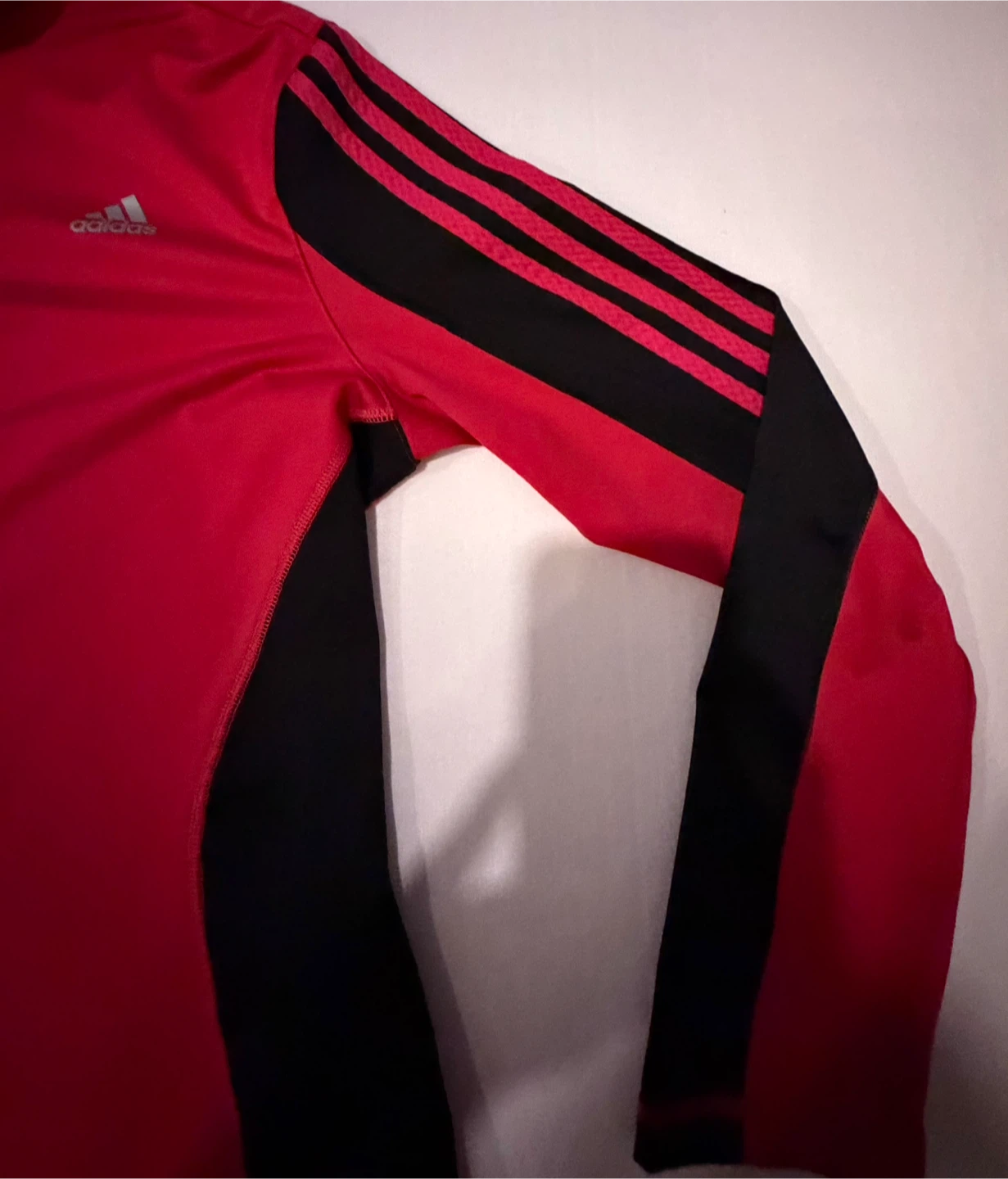 Haut de sport Adidas rouge et noir - photo 3