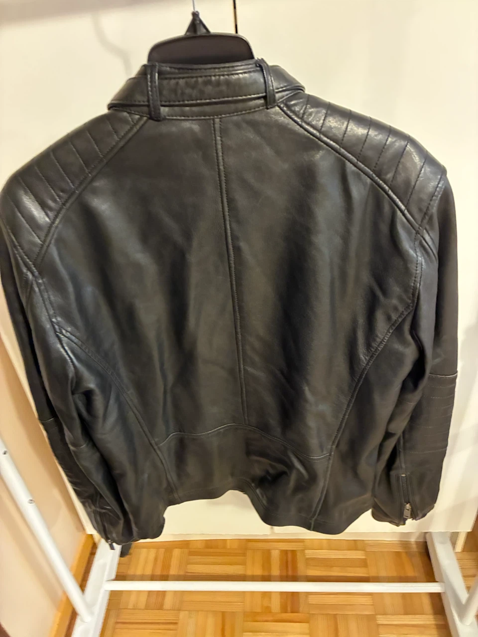 Danier Black Genuine Leather Jacket - photo 2