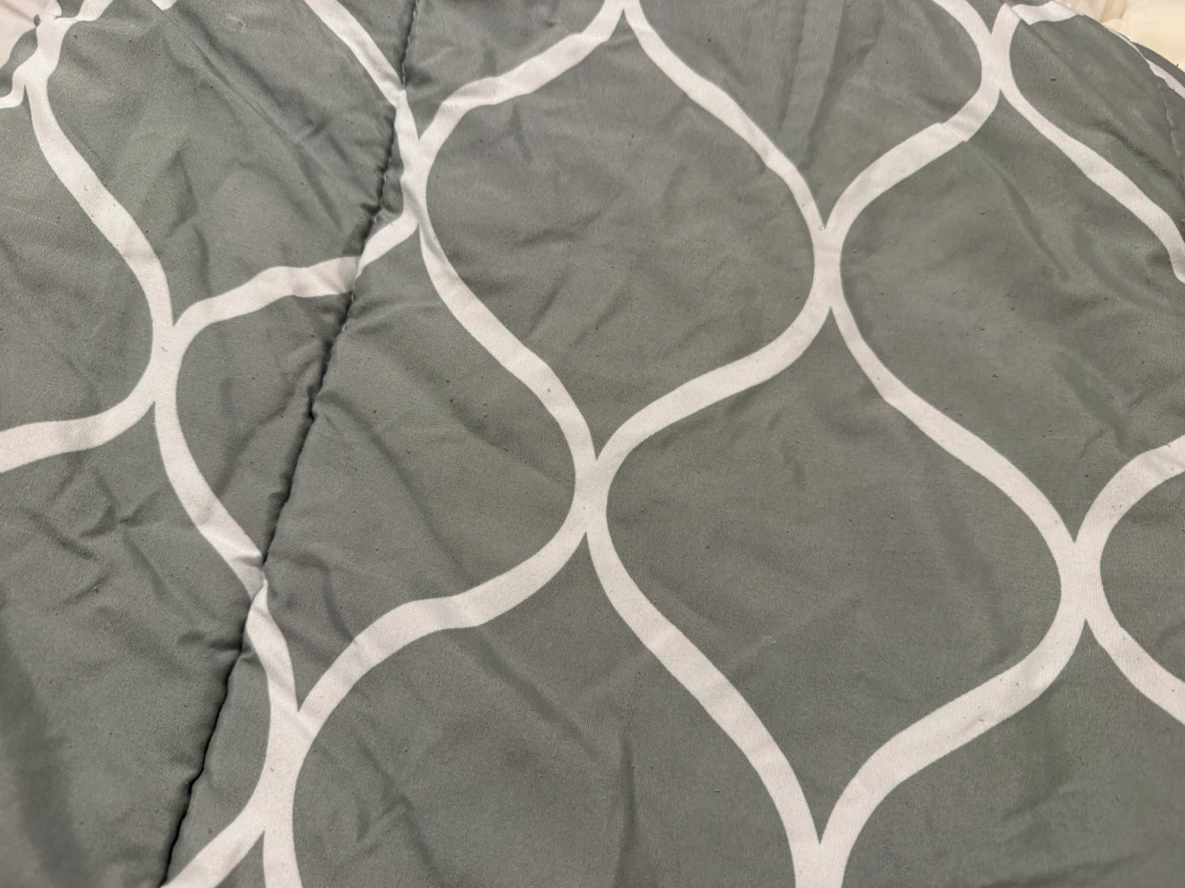 Free! Grey and White Patterned Comforter - photo 2