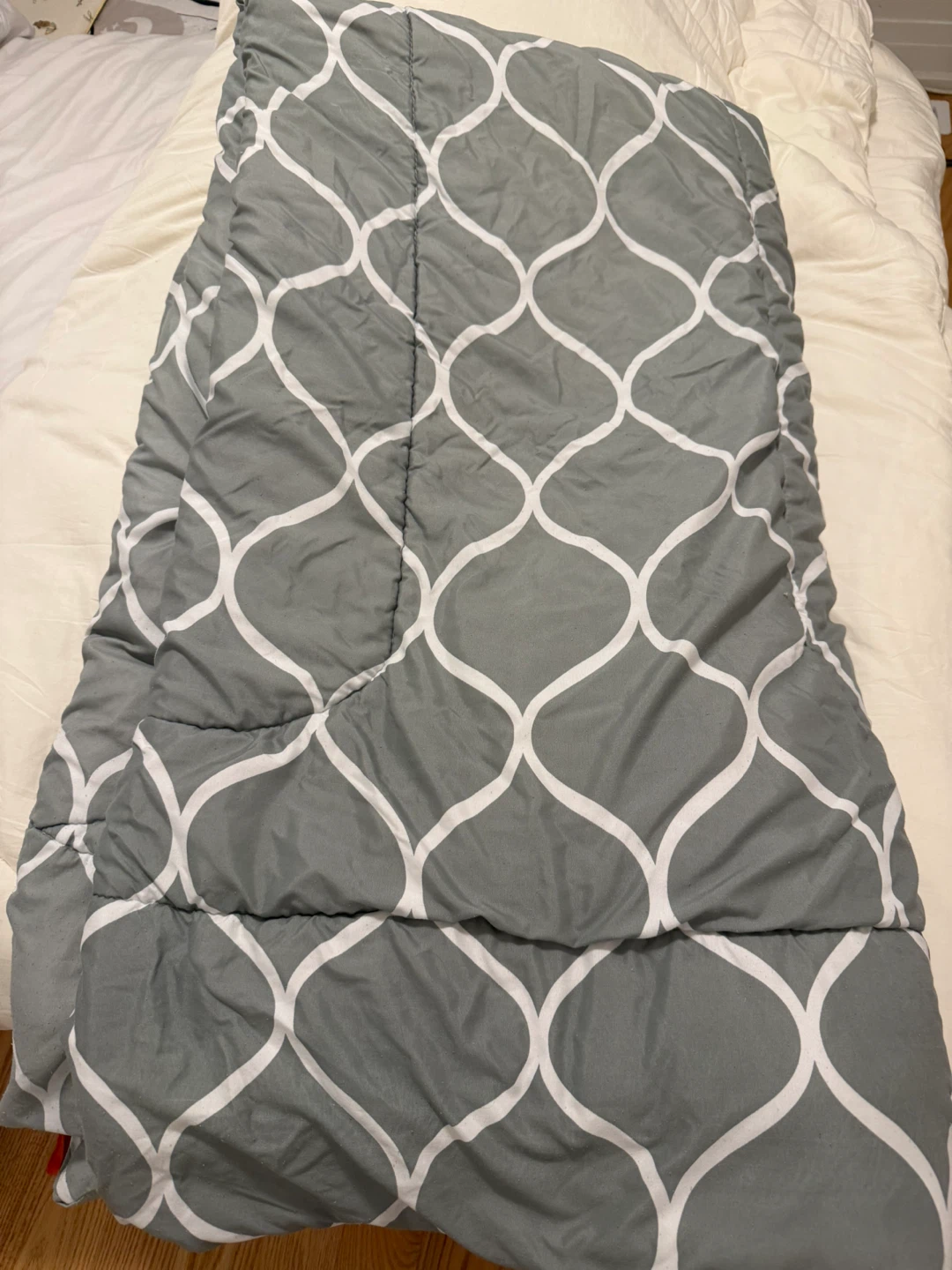 Free! Grey and White Patterned Comforter - photo 3