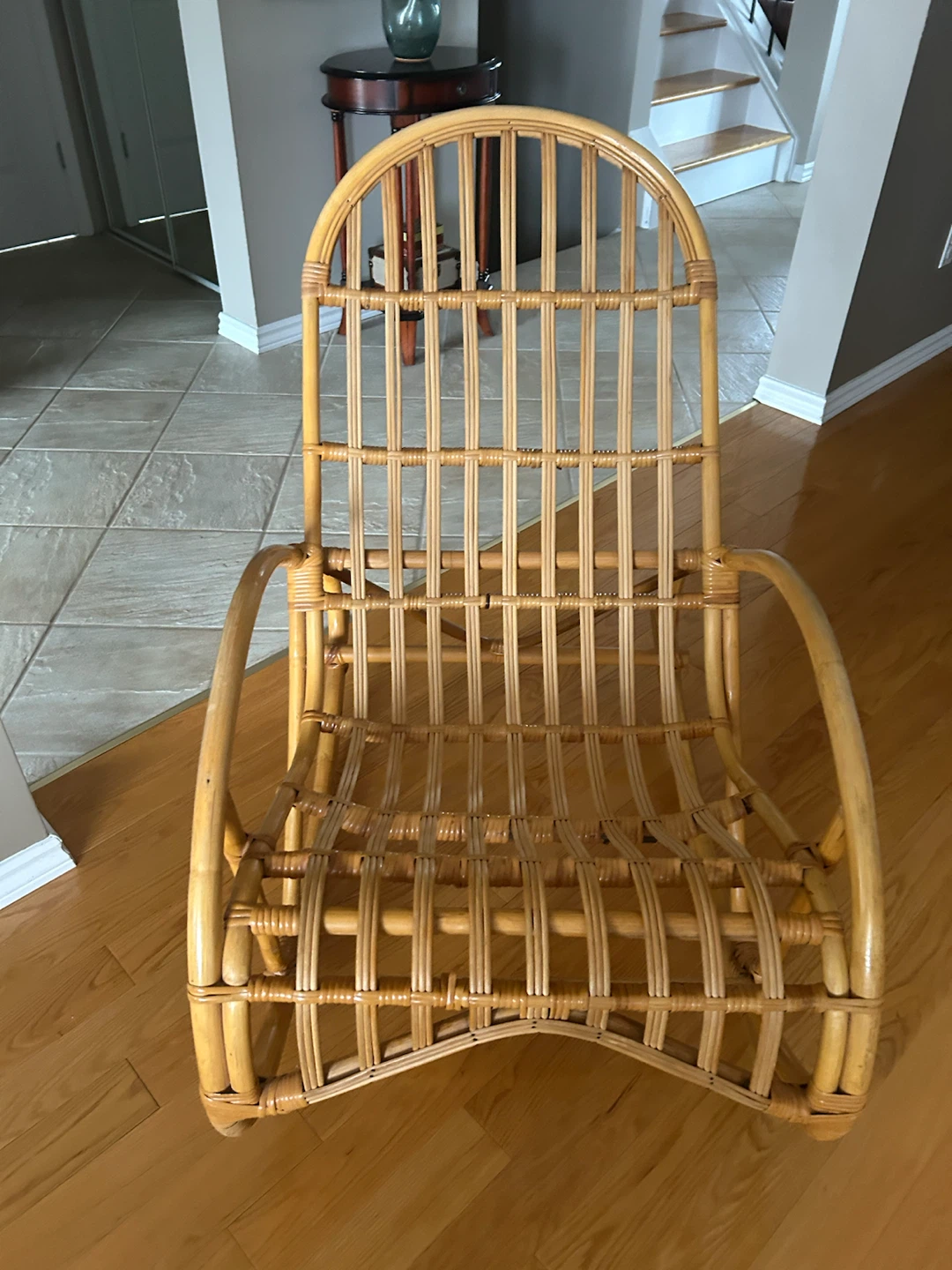 Chaise berçante en rotin