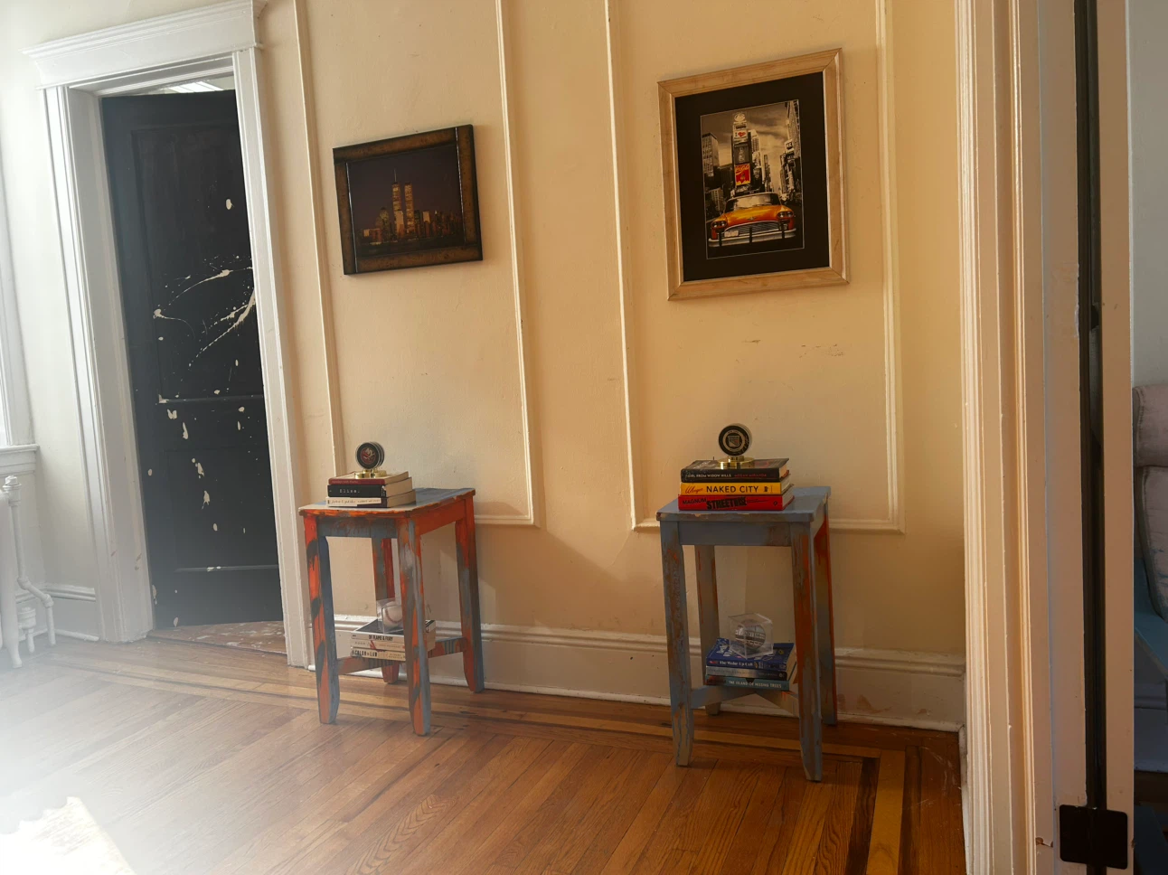 Set of Two Distressed Side Tables - photo 2