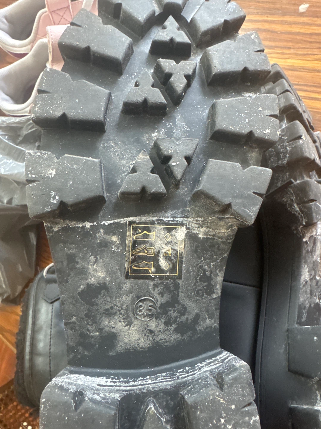 Black Winter Boots Size 8.5 - photo 4