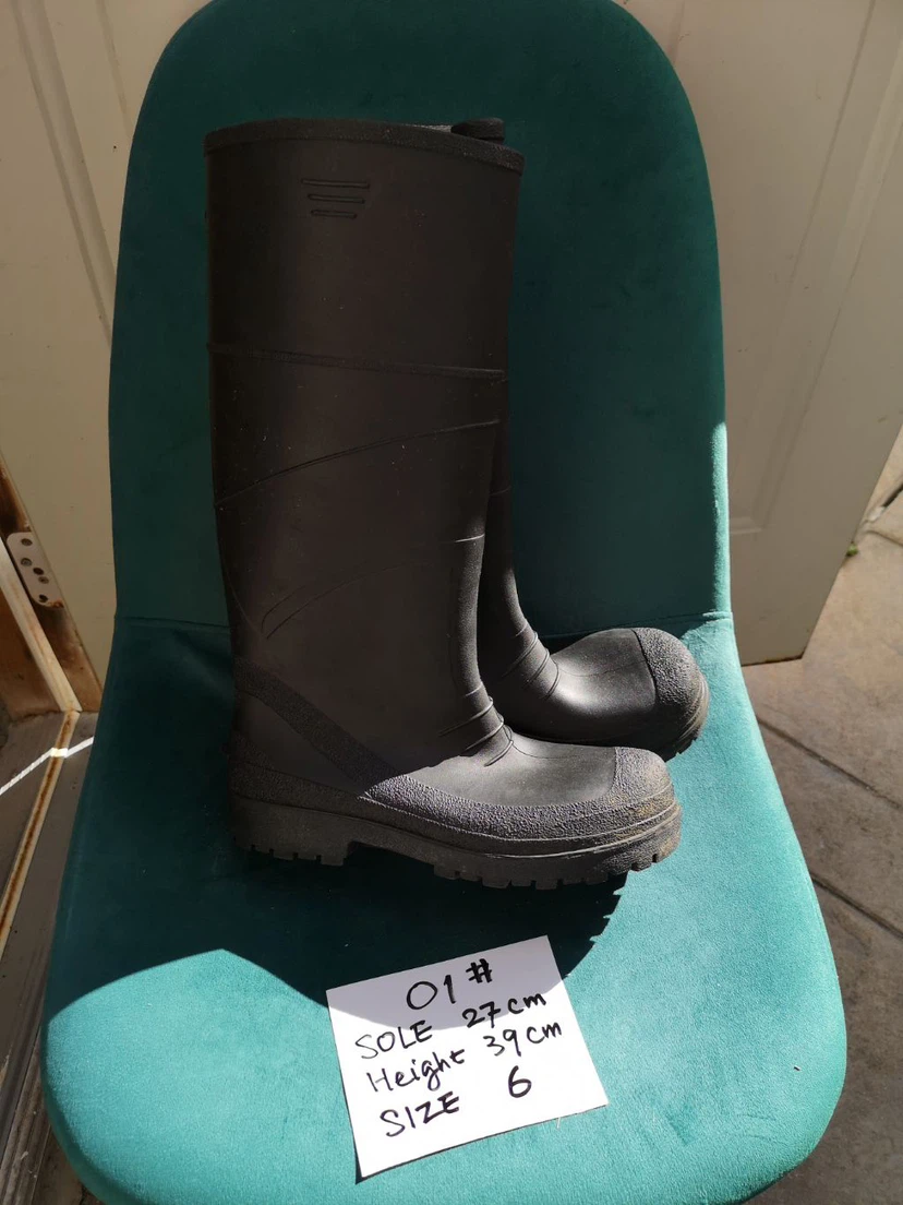 Black Rubber Rain Boots Size 6