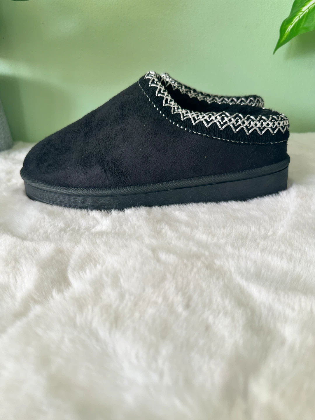 Black Suede Slippers with Embroidered Detail - photo 3