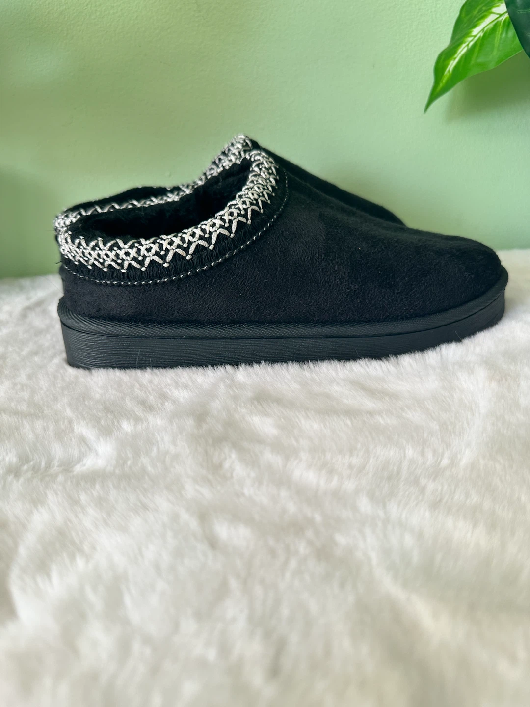Black Suede Slippers with Embroidered Detail - photo 5
