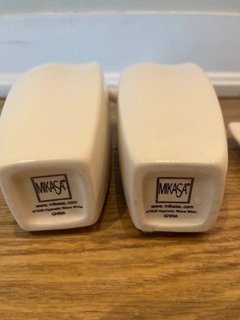 Mikasa Hypnotic Wave White Oil and Vinegar Cruet Set - photo 2