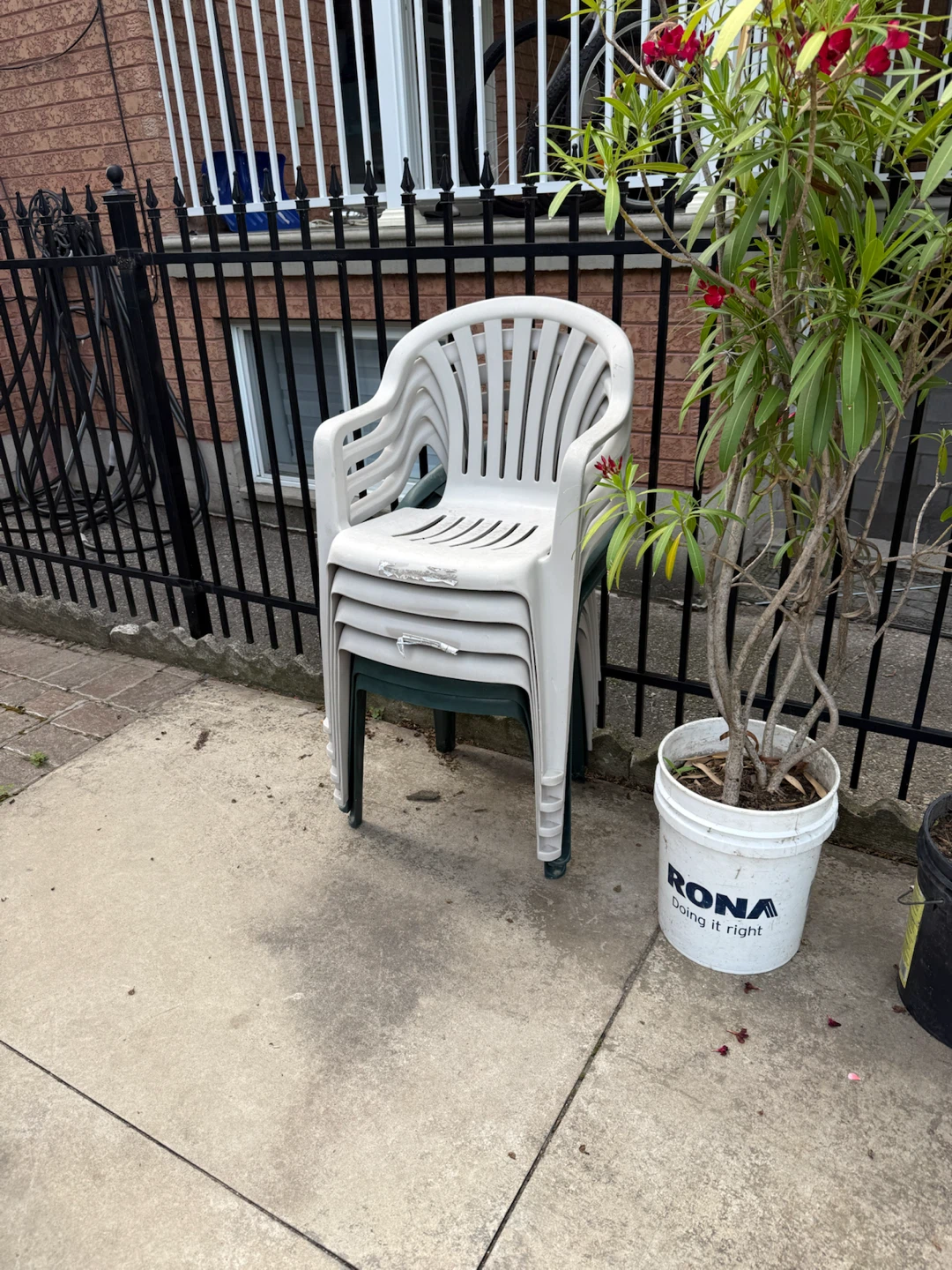 Set of 6 Plastic Patio Chairs