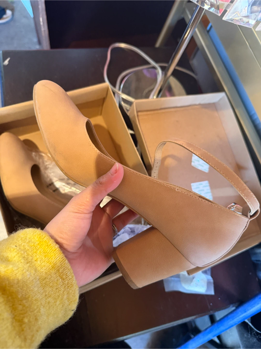 City Classified Comfort Heels Tan Size 7.5 - photo 2