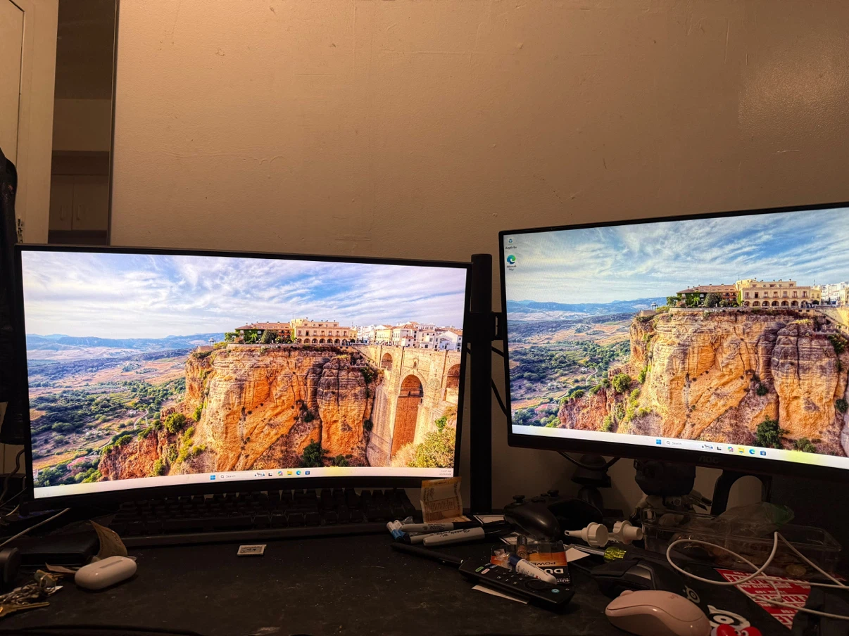 2 monitors/ stand and dual port