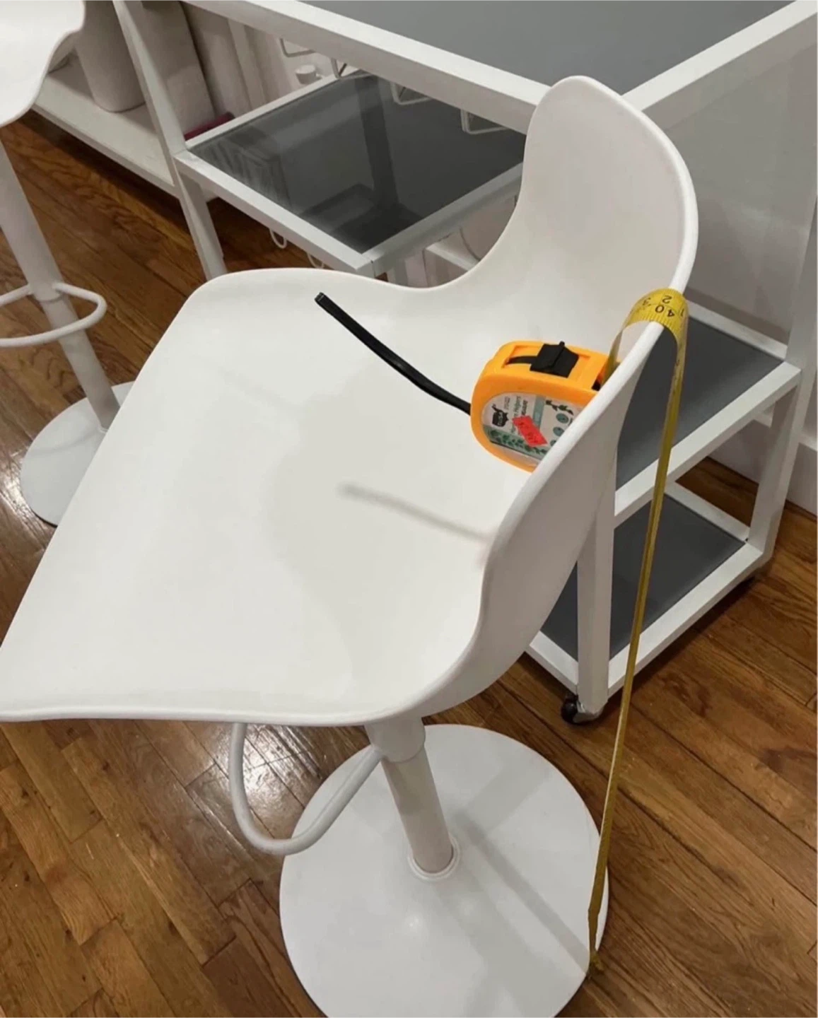 Set of 2 White Bar Stools - photo 2
