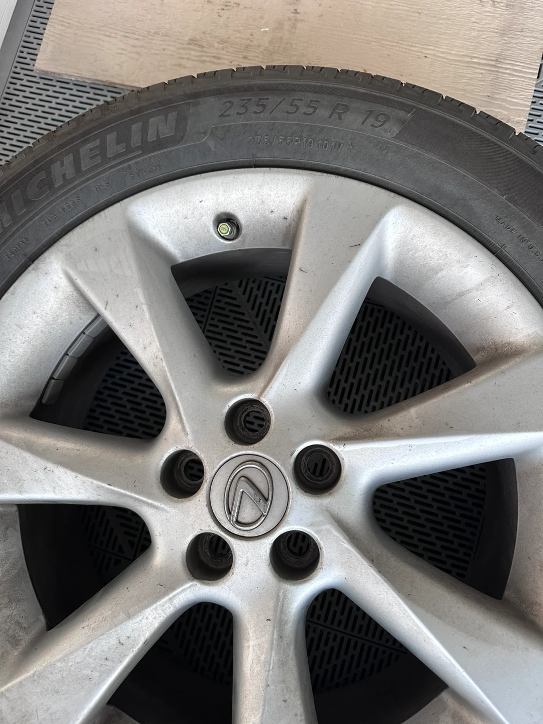 Set of 4 Michelin Lexus 19-inch Wheels and Tires - photo 4