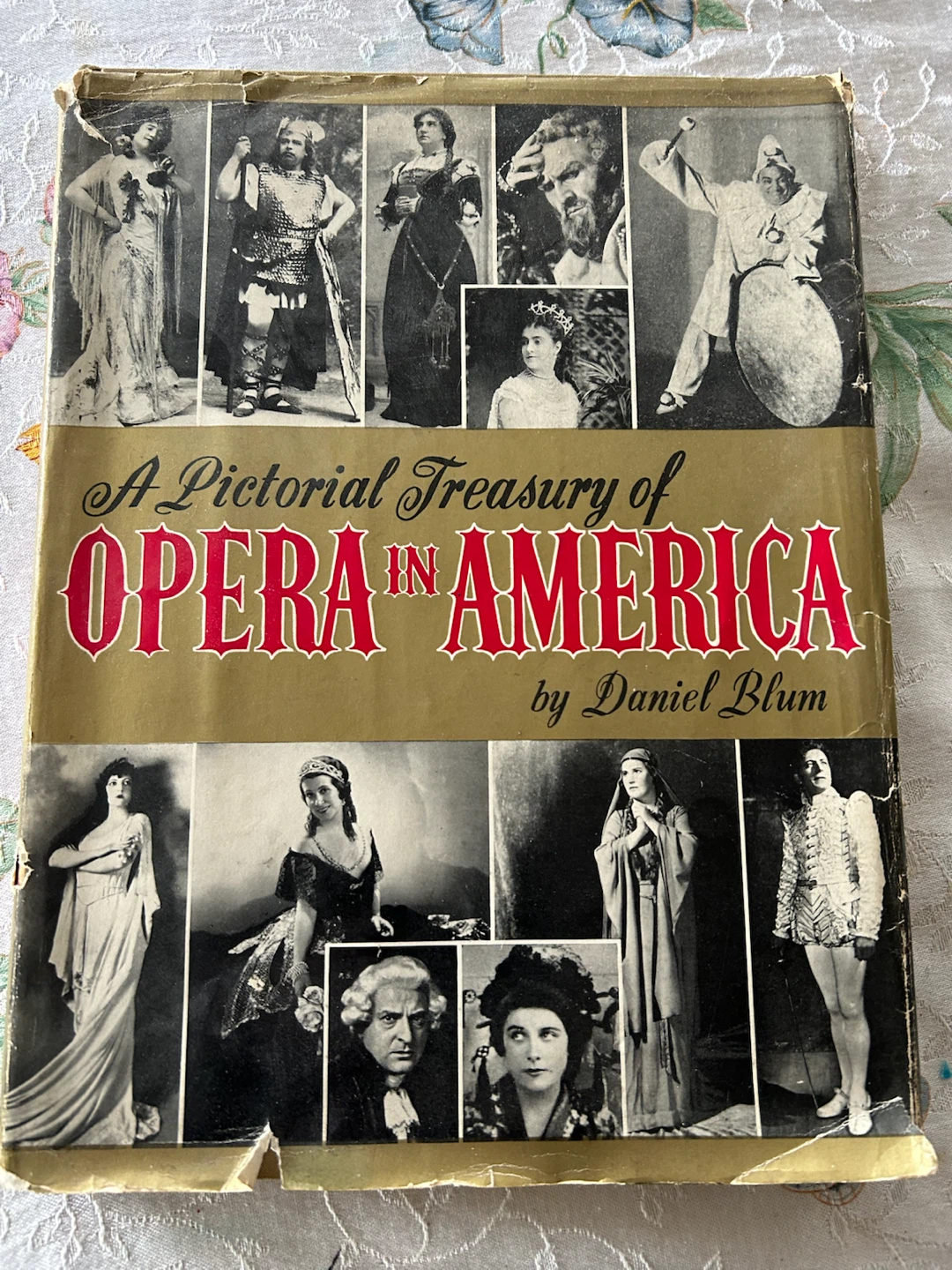 A Pictorial Treasury of Opera in America by Daniel Blum