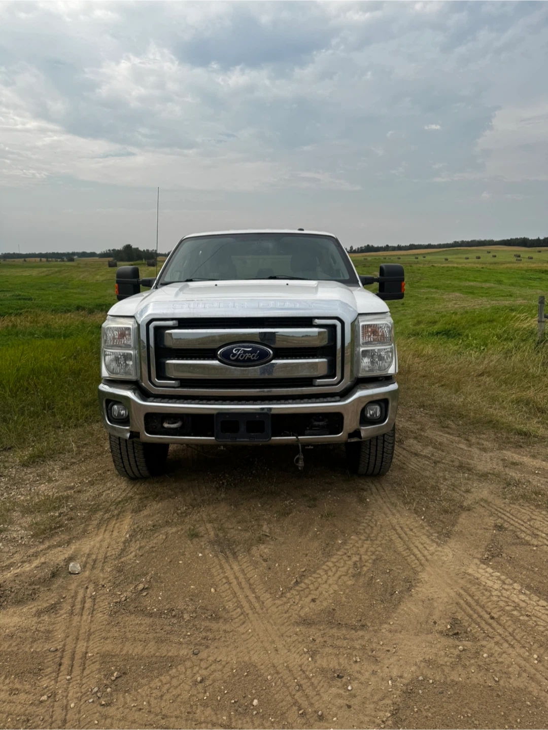 White Ford F-350 Super Duty FX4