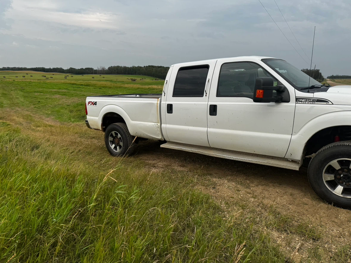 White Ford F-350 Super Duty FX4 - photo 4