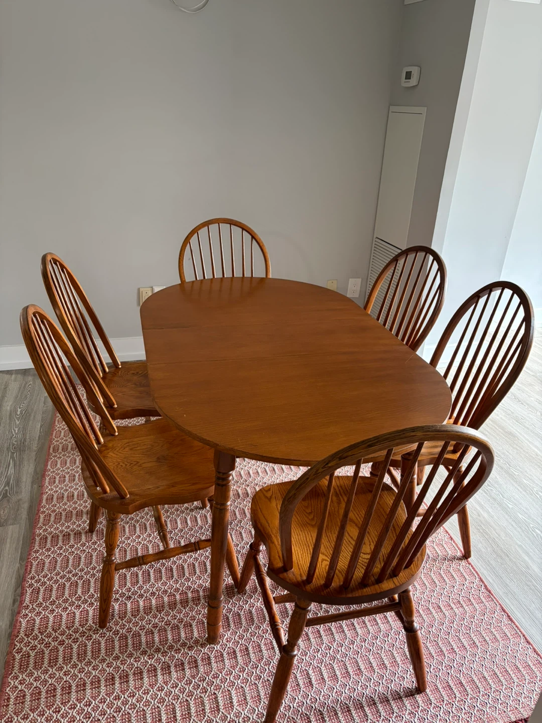 Dining Table with 6 Chairs – Excellent Condition