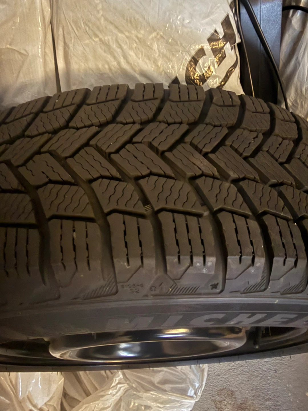 Michelin X-Ice Snow Tires (4) with Steel Rim 195/60 R 17 - photo 2