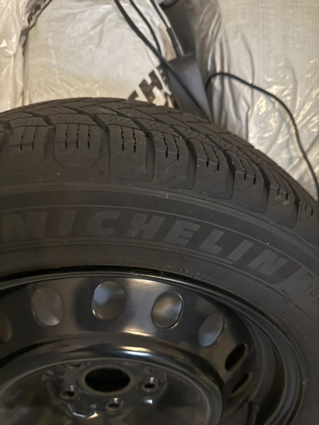 Michelin X-Ice Snow Tires (4) with Steel Rim 195/60 R 17 - photo 3