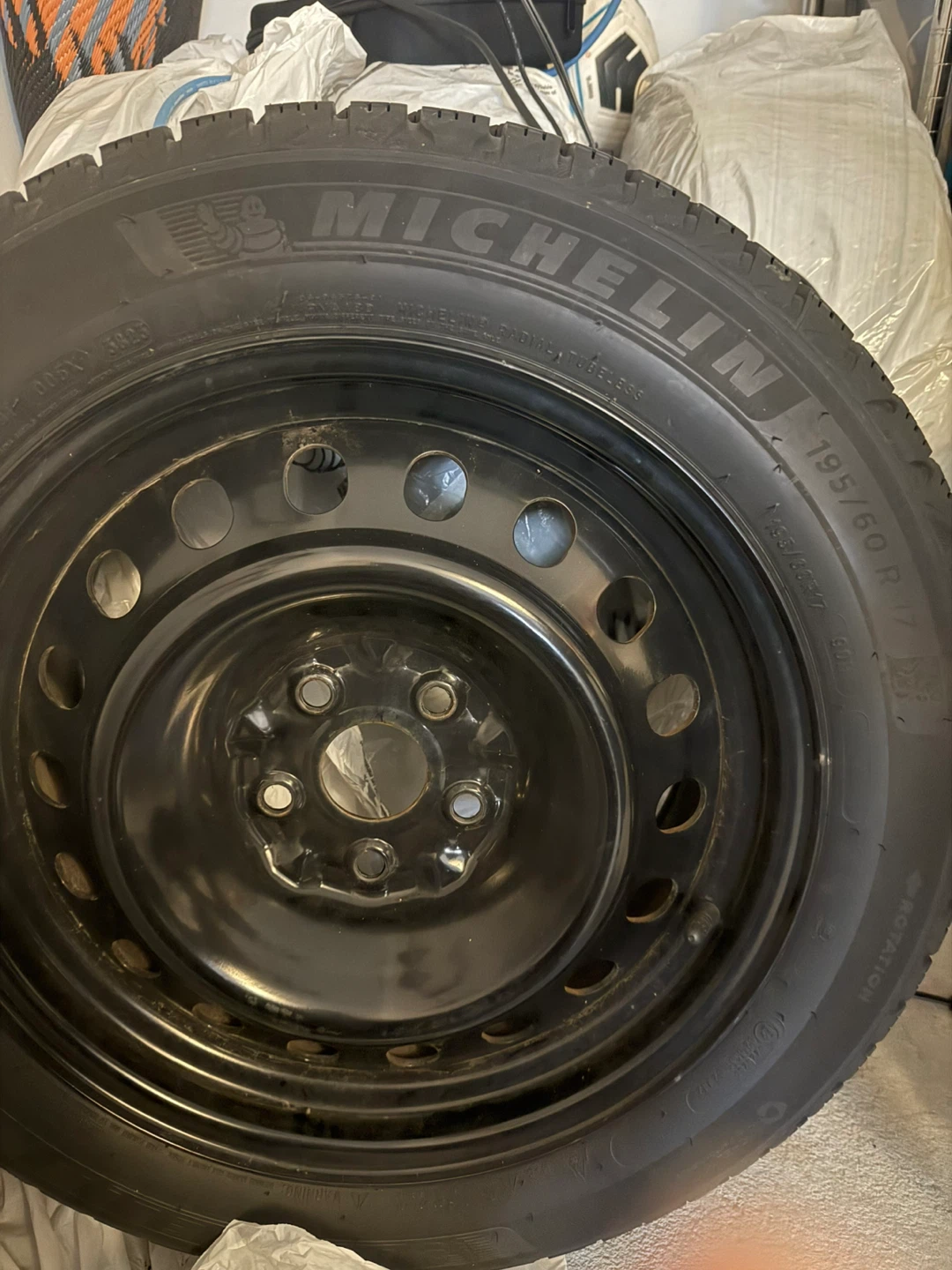 Michelin X-Ice Snow Tires (4) with Steel Rim 195/60 R 17 - photo 4