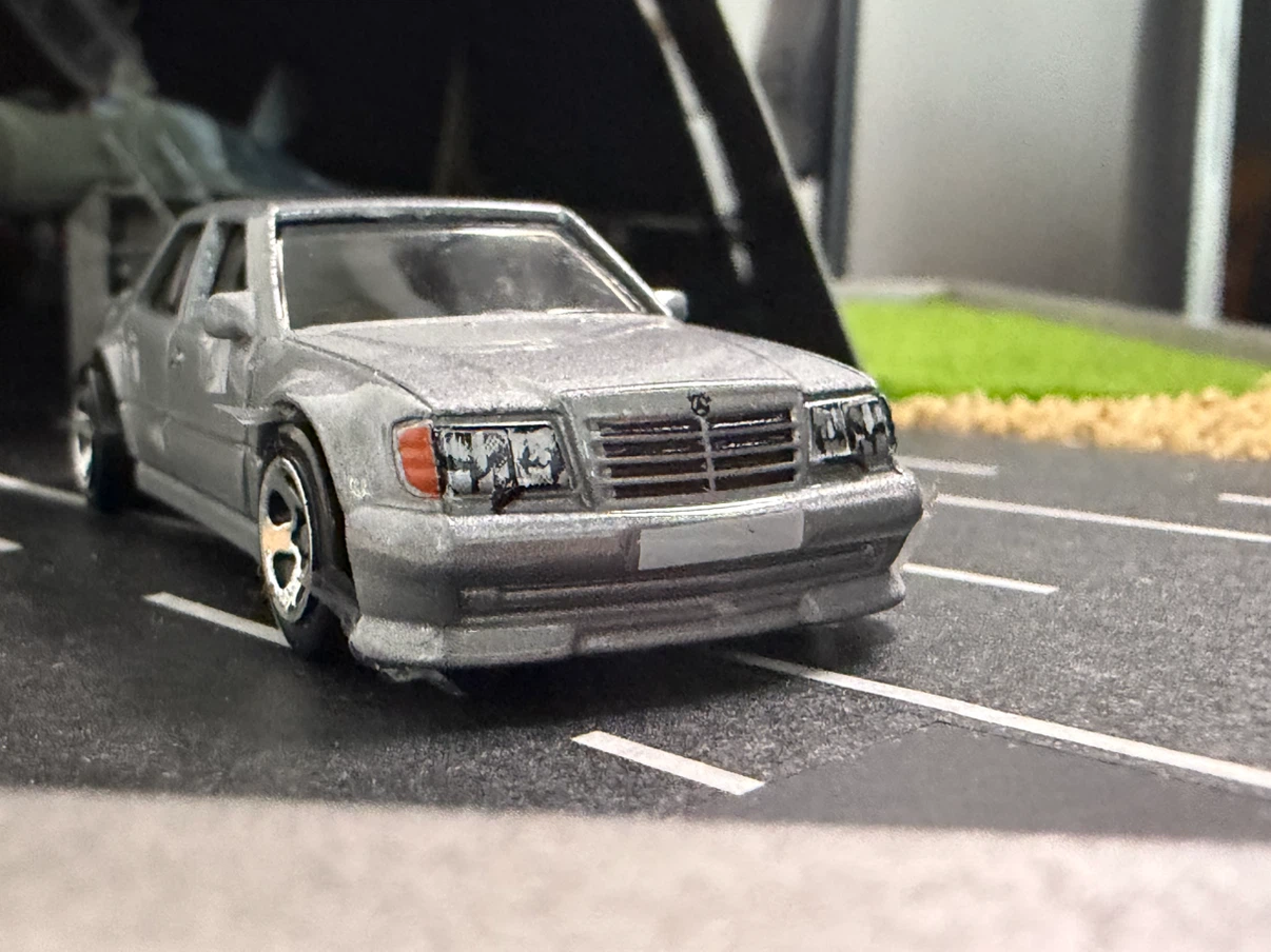Hot Wheels Mercedes-Benz 500E Silver