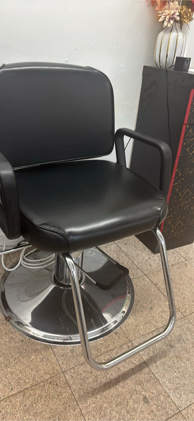Professional Black Salon Chair